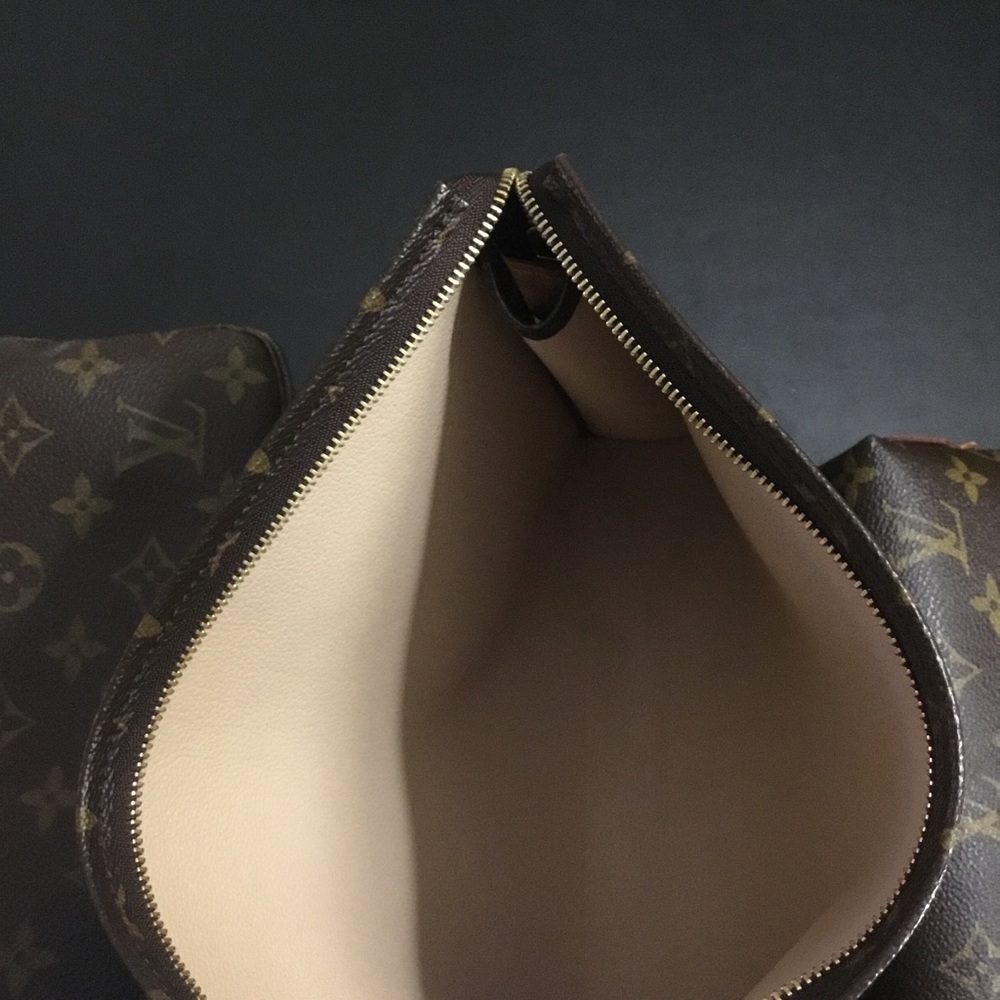 Louis Vuitton Monogram Poche Toliette Canvas!  Excellent condition! - Picture 5 of 11